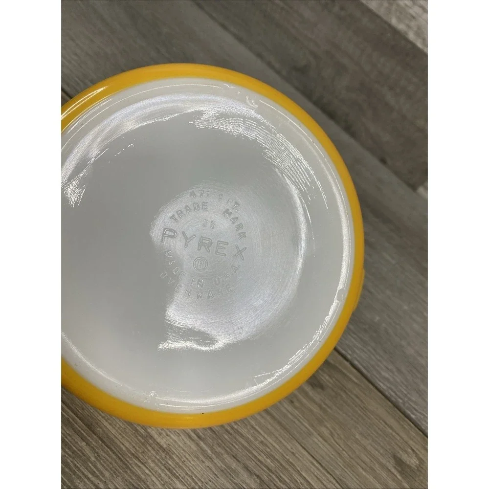 Pyrex Casserole Dish Unisex 1 Pint Yellow Excellent Town and Country 471 Oval